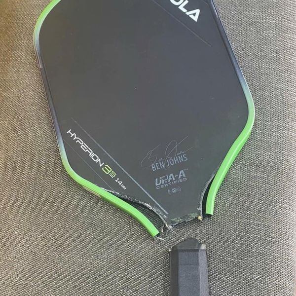 Vợt pickleball bị ướt có ảnh hưởng gì? Vợt pickleball bị ướt có ảnh hưởng gì?